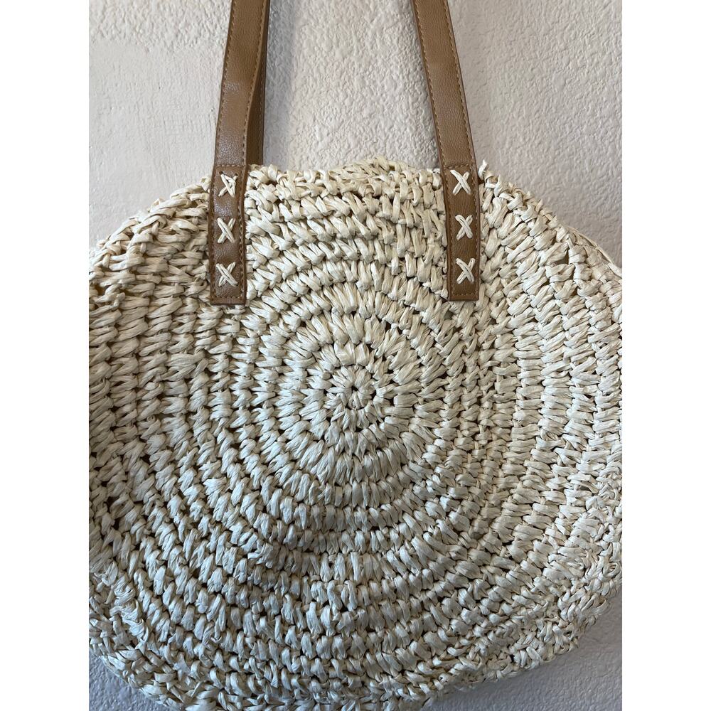 BOHO Resort Style Straw Circle Handbag Purse W/ Faux Leather Strap - Picture 3 of 10